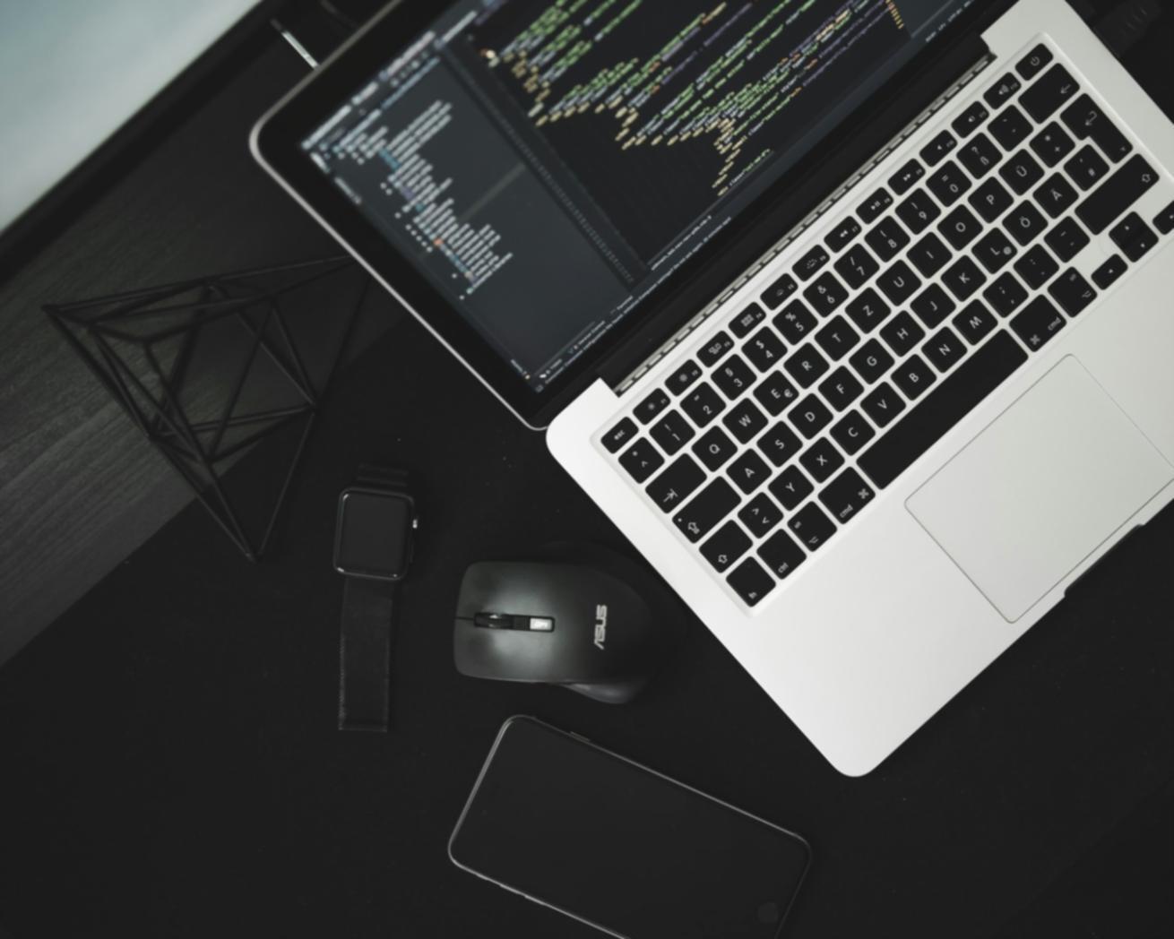 Equipe trabalhando em desenvolvimento mobile